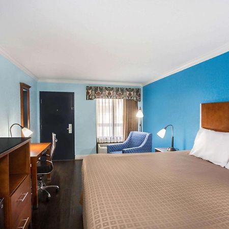 Days Inn By Wyndham Florida City Exterior photo