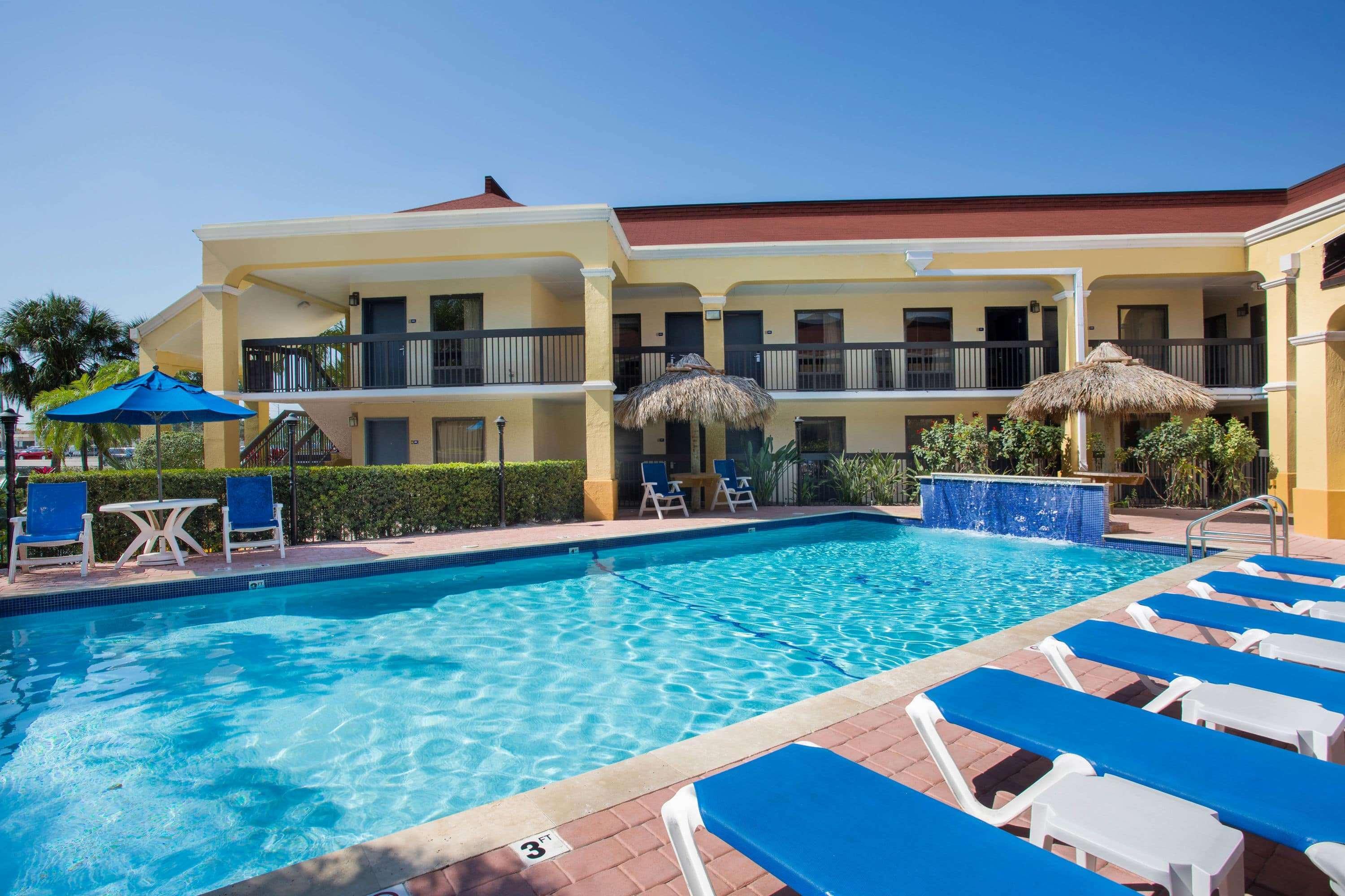 Days Inn By Wyndham Florida City Exterior photo