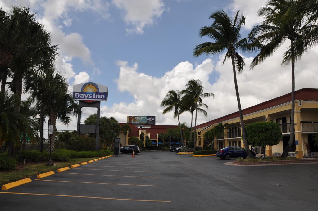Days Inn By Wyndham Florida City Exterior photo