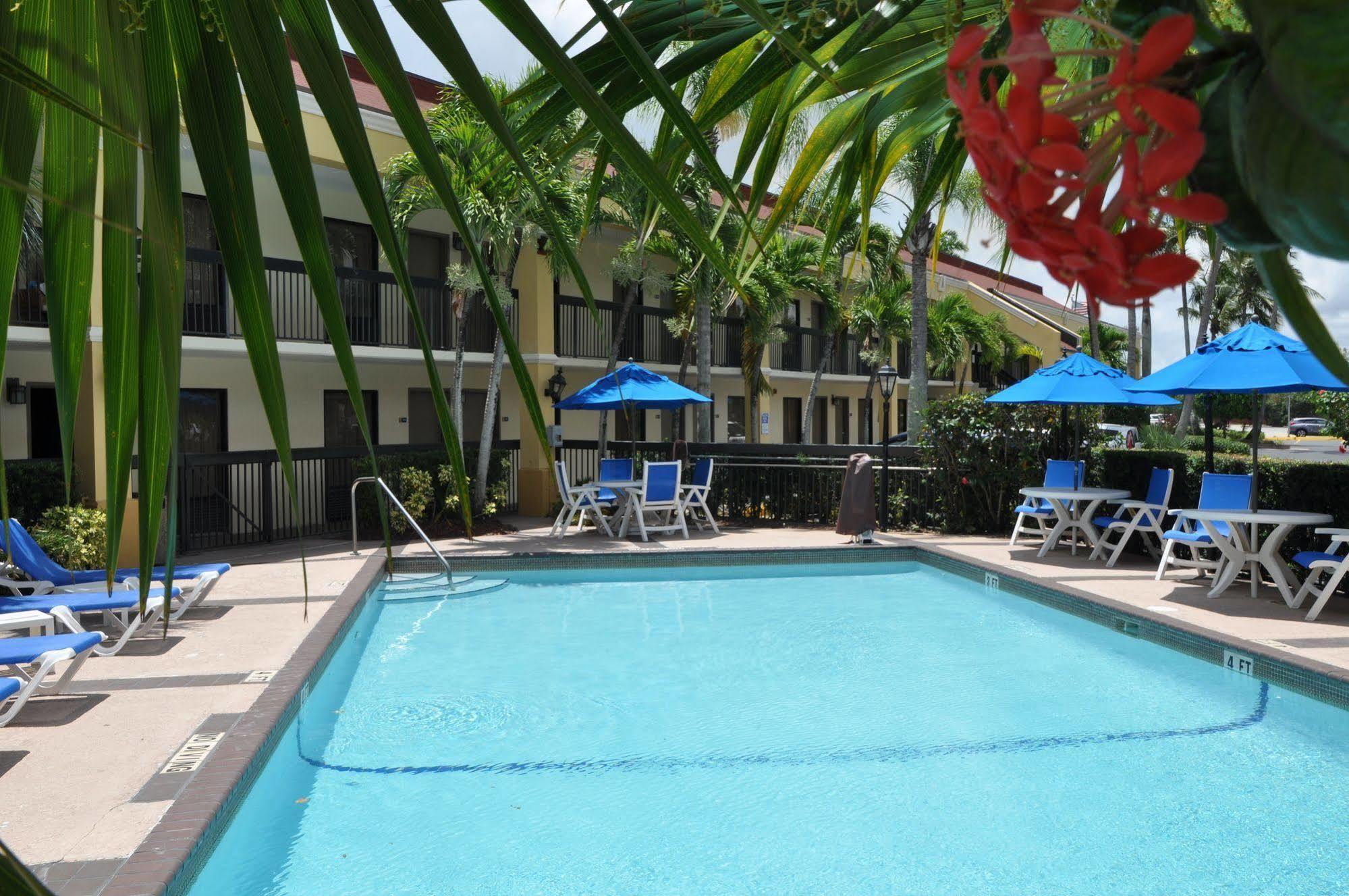 Days Inn By Wyndham Florida City Exterior photo