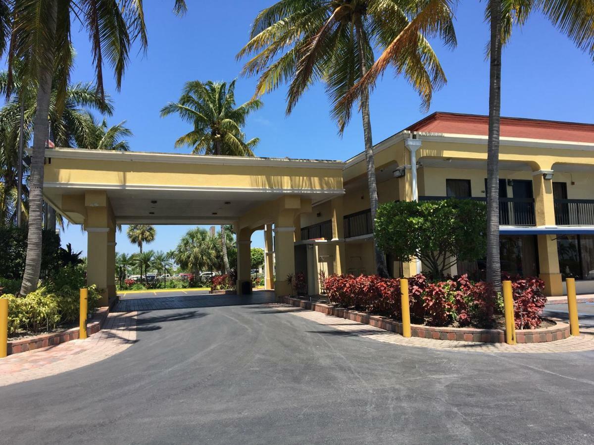 Days Inn By Wyndham Florida City Exterior photo