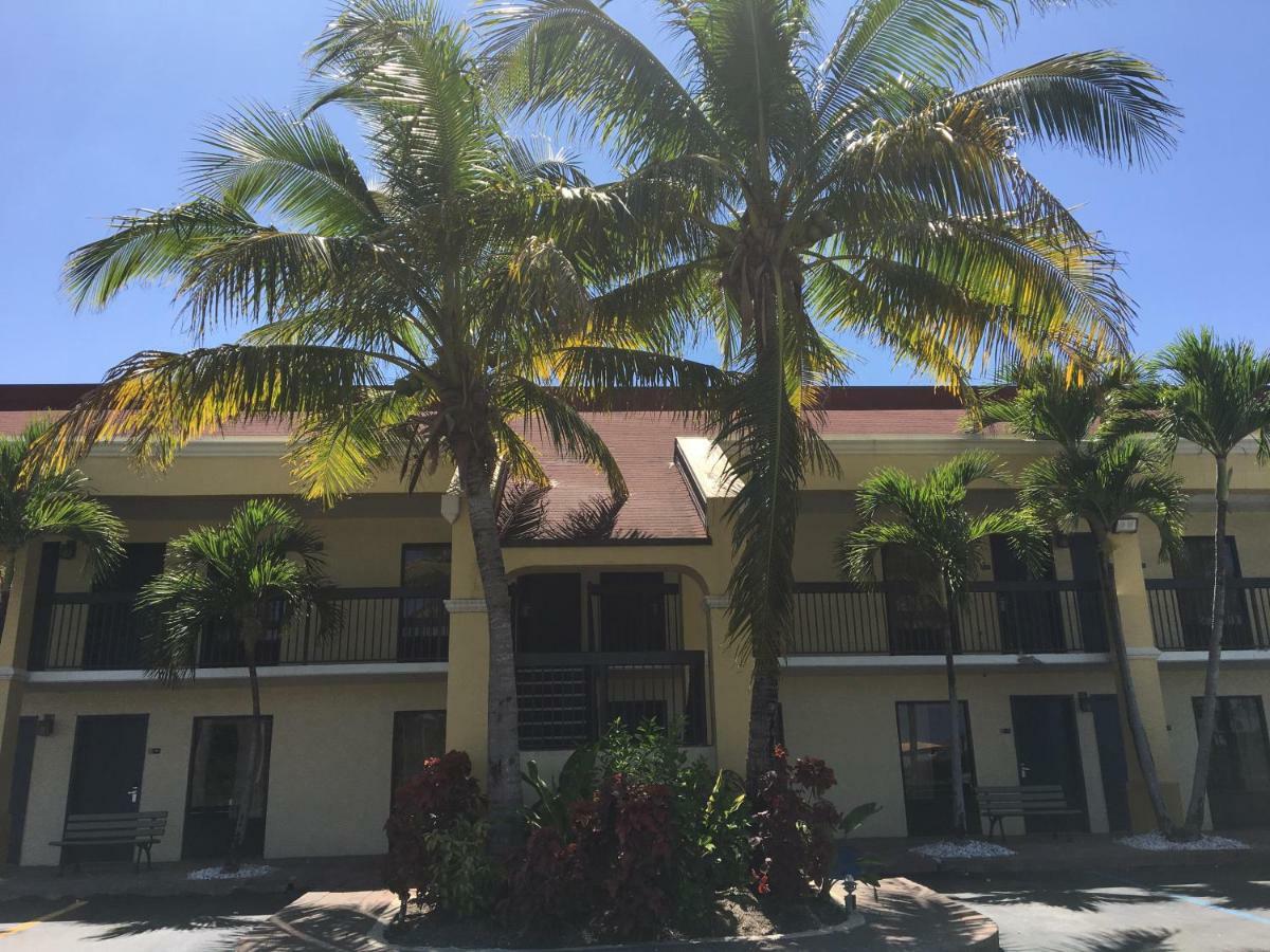 Days Inn By Wyndham Florida City Exterior photo