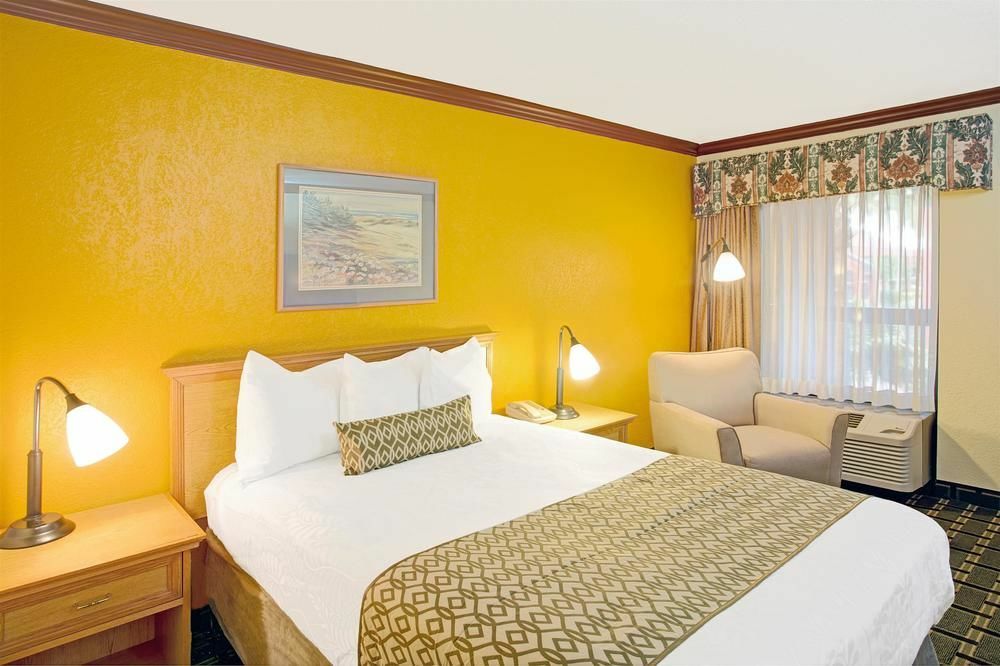 Days Inn By Wyndham Florida City Exterior photo